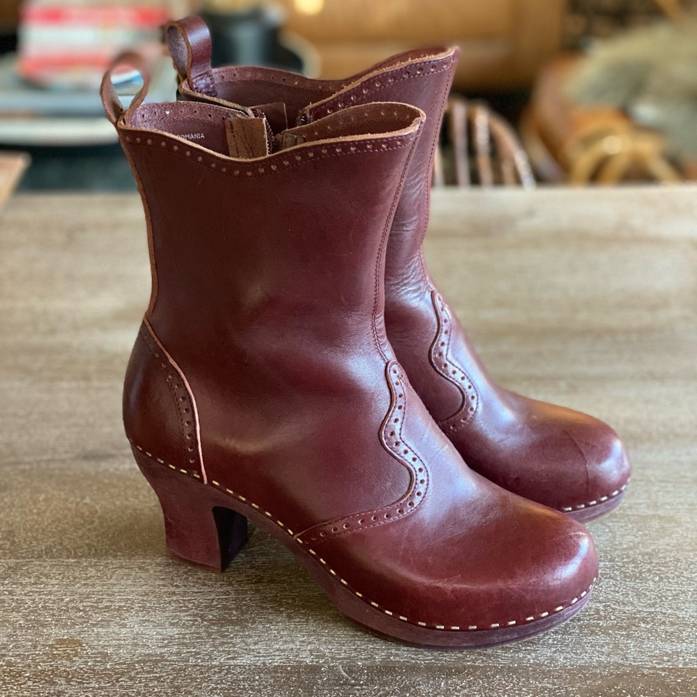 Swedish Hasbeens Victorian clogs | 9.